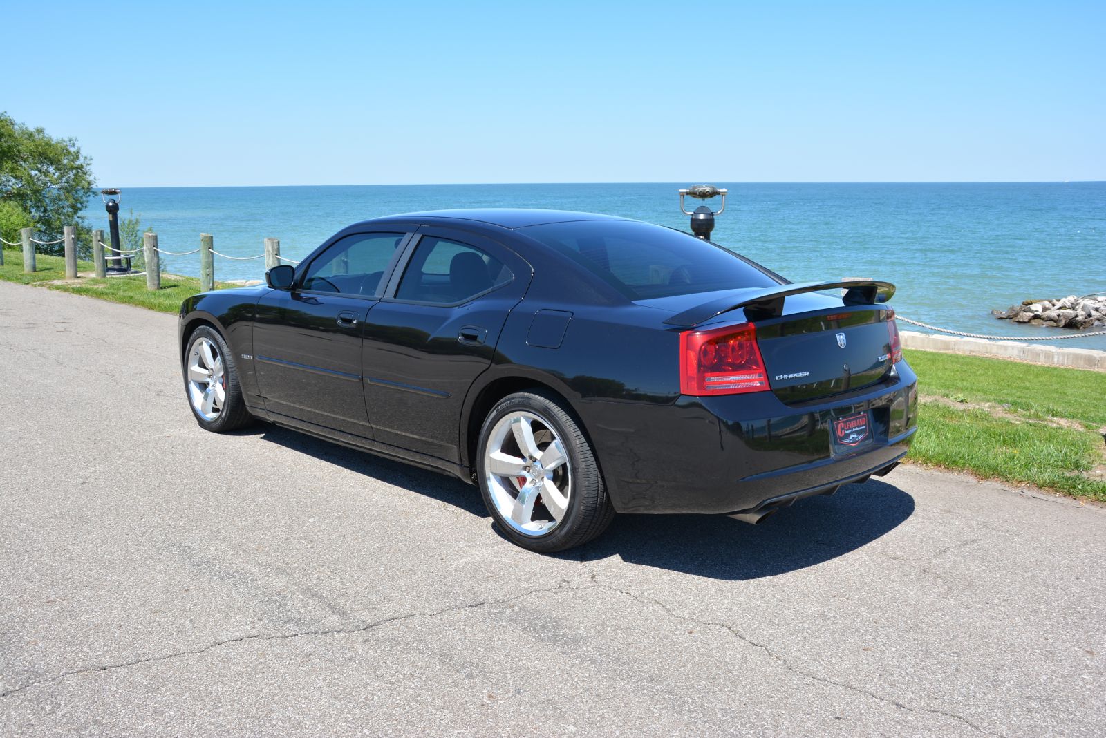 Dodge Charger srt8 зад